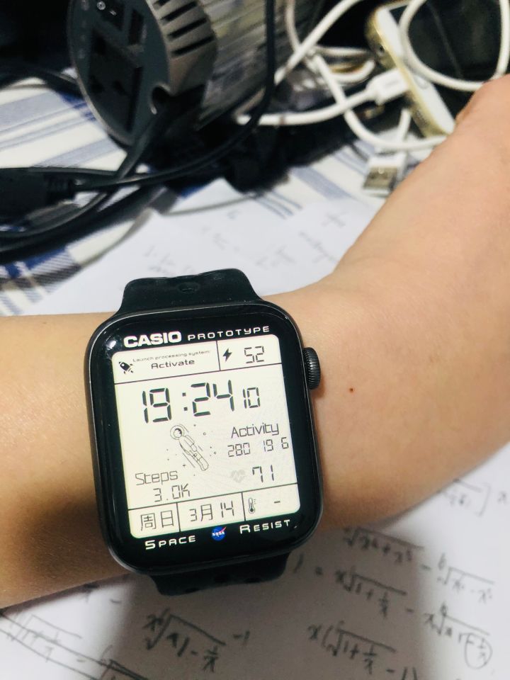 iwatch太空液晶表盘操作方法