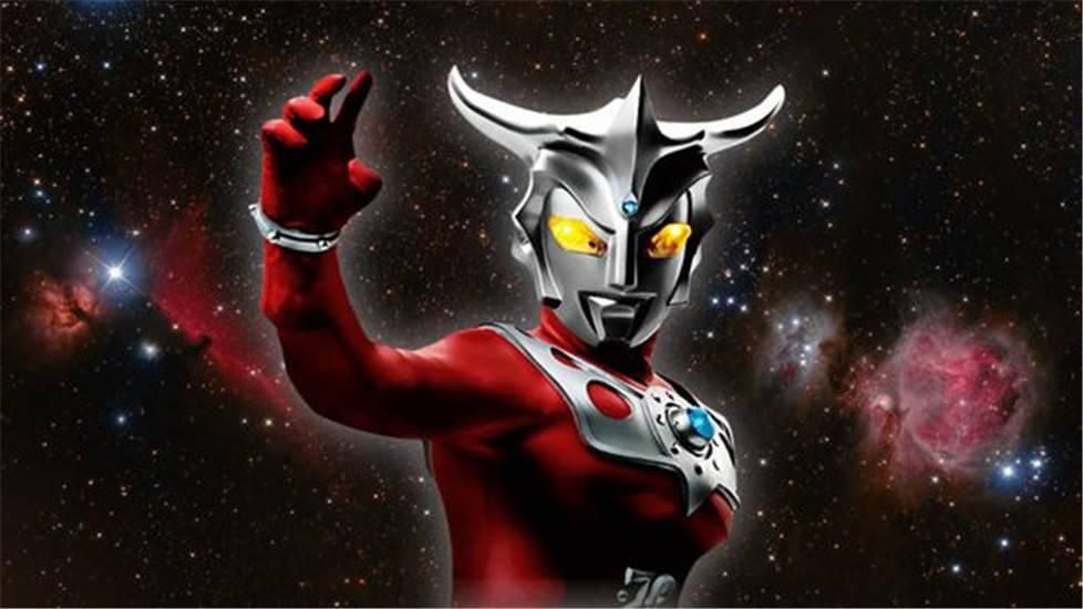 主要出自一个带着绿色鱼头套的人按着迪迦奥特曼说转账20不然就杀了