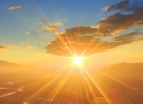 2021年第一缕阳光图片说说文案大全下载