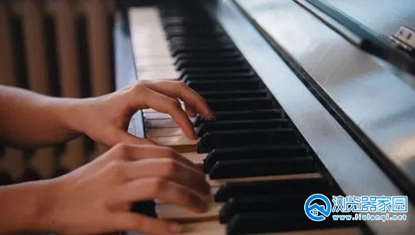 在手机上学钢琴的软件-在手机上练钢琴的app-手机弹钢琴app